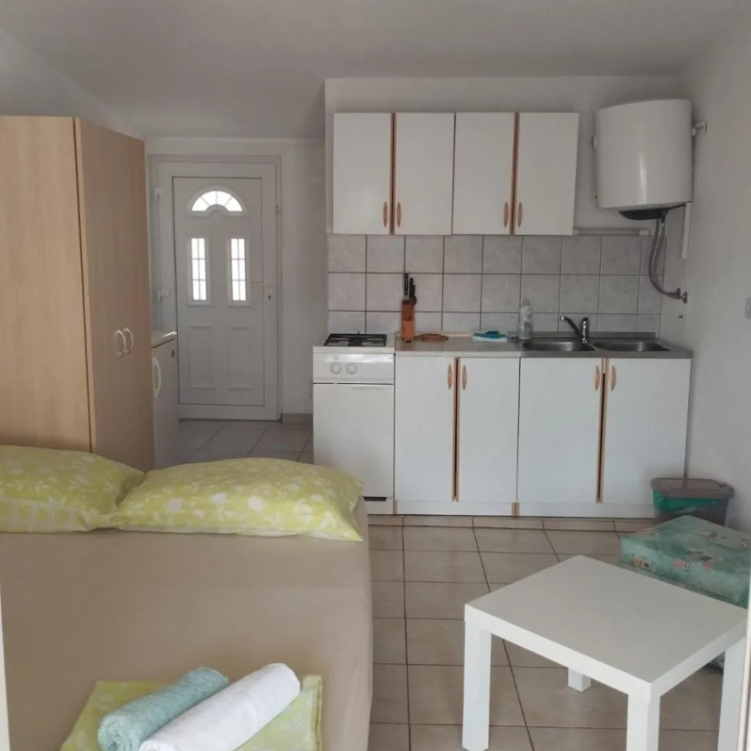 Apartments Seso باغ
