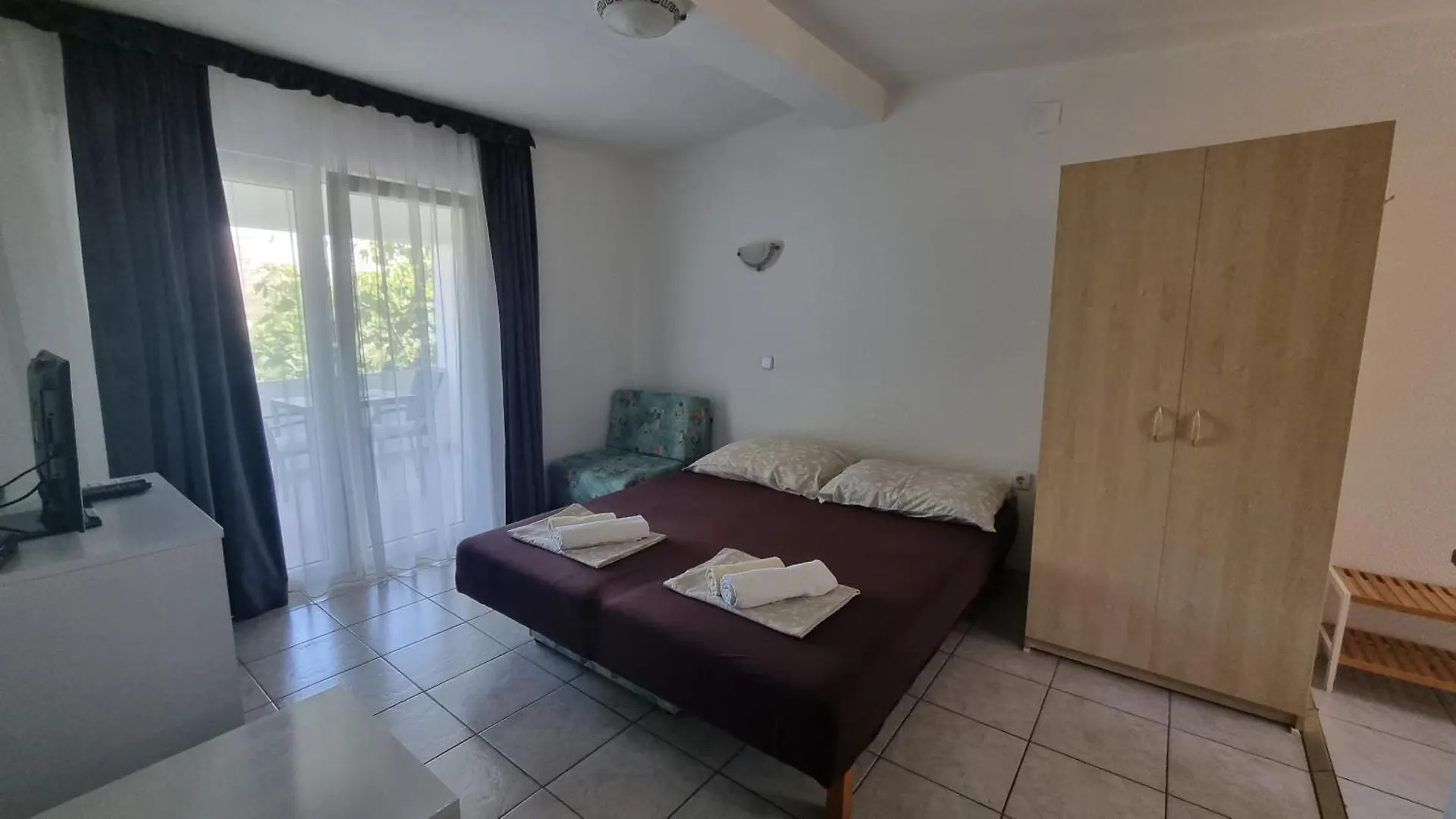 Apartments Seso Pag Town