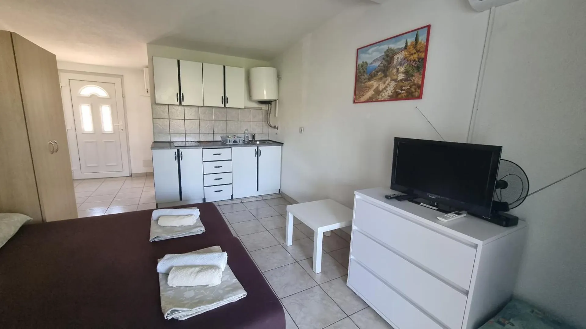 Apartments Seso Pag Town