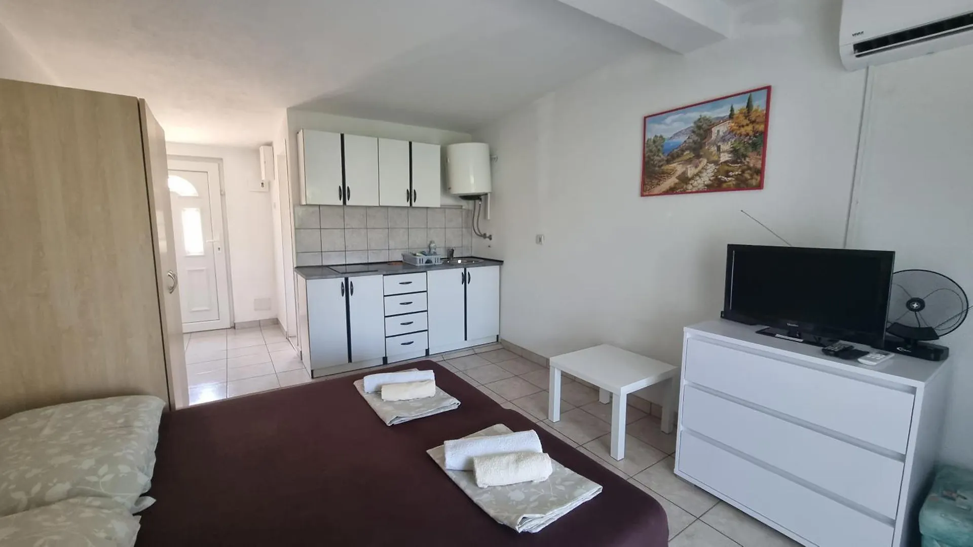 Apartments Seso Pag Town